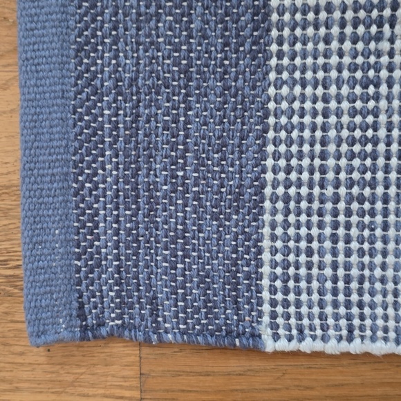 SULLIVAN COLLECTION HANDCRAFTED BLUE STRIPES ACCENT RUG SIZE 24" x 36" - Picture 4 of 13